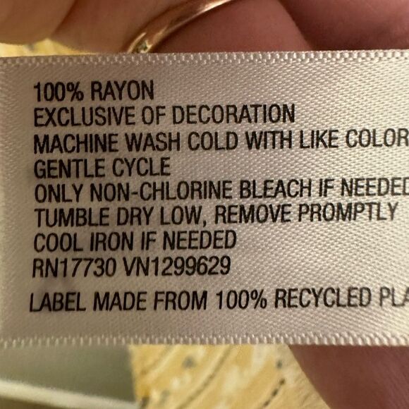 Knox Rose short sleeve vneck top - Picture 5 of 5